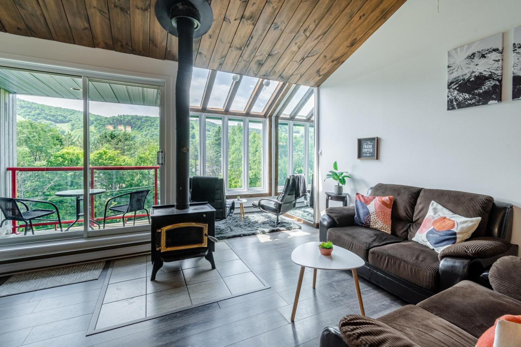 Superbe Condo Face Aux Pentes De Ski Stoneham!!! Exterior photo