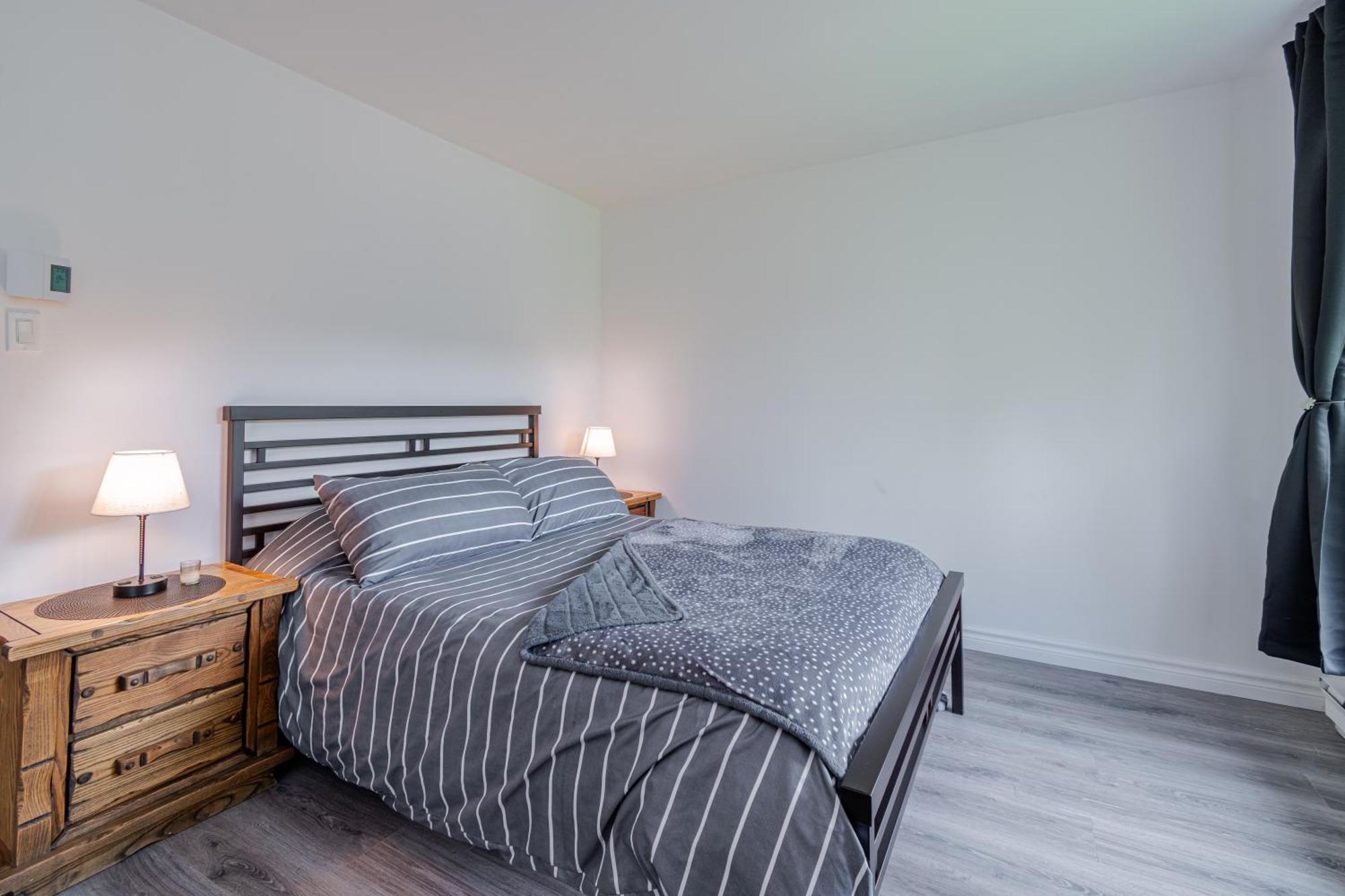 Superbe Condo Face Aux Pentes De Ski Stoneham!!! Exterior photo