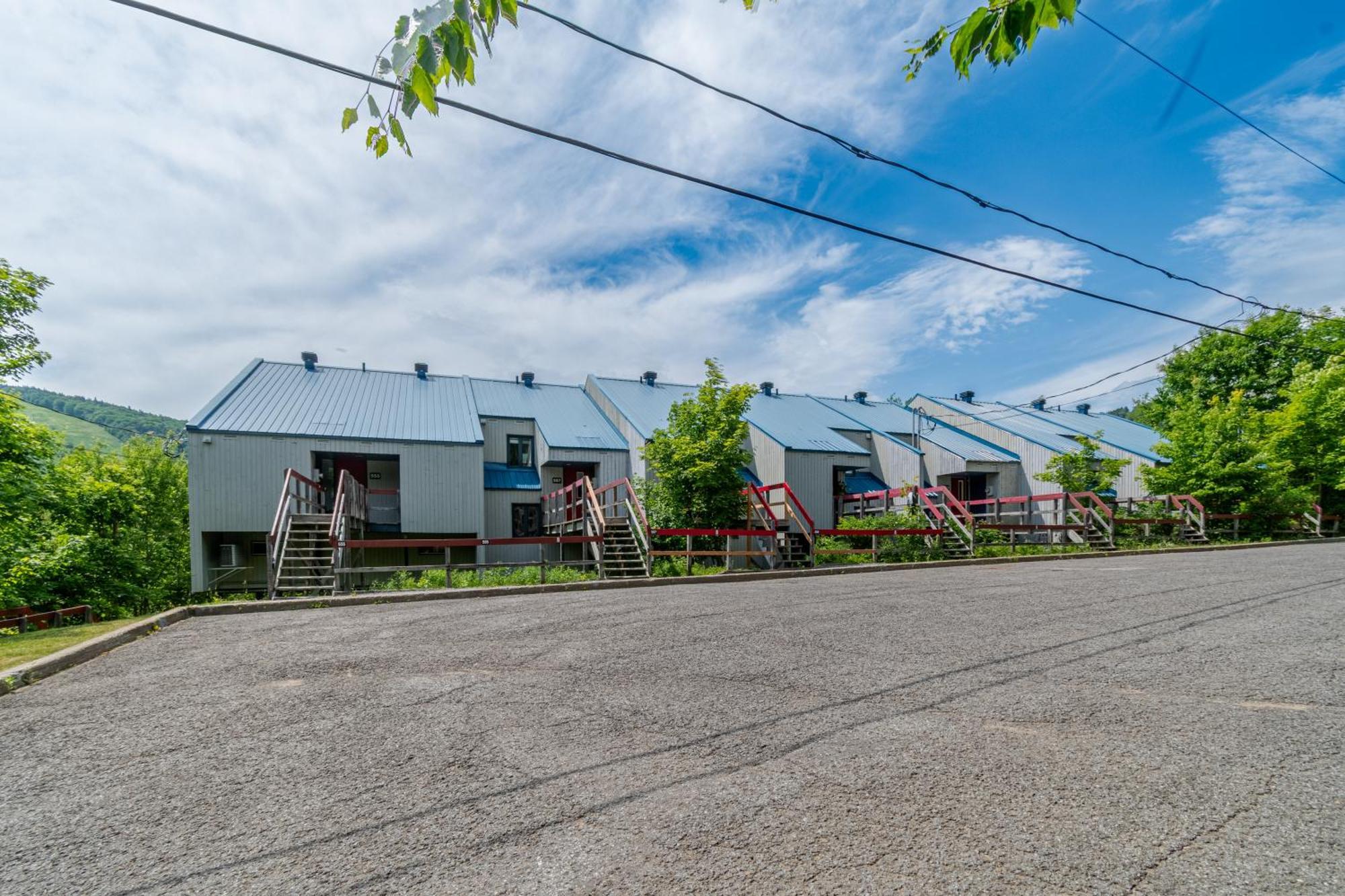 Superbe Condo Face Aux Pentes De Ski Stoneham!!! Exterior photo